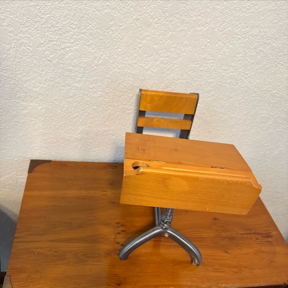 AMERICAN GIRL Mollys School Desk Retired Piece - Picture 3 of 13